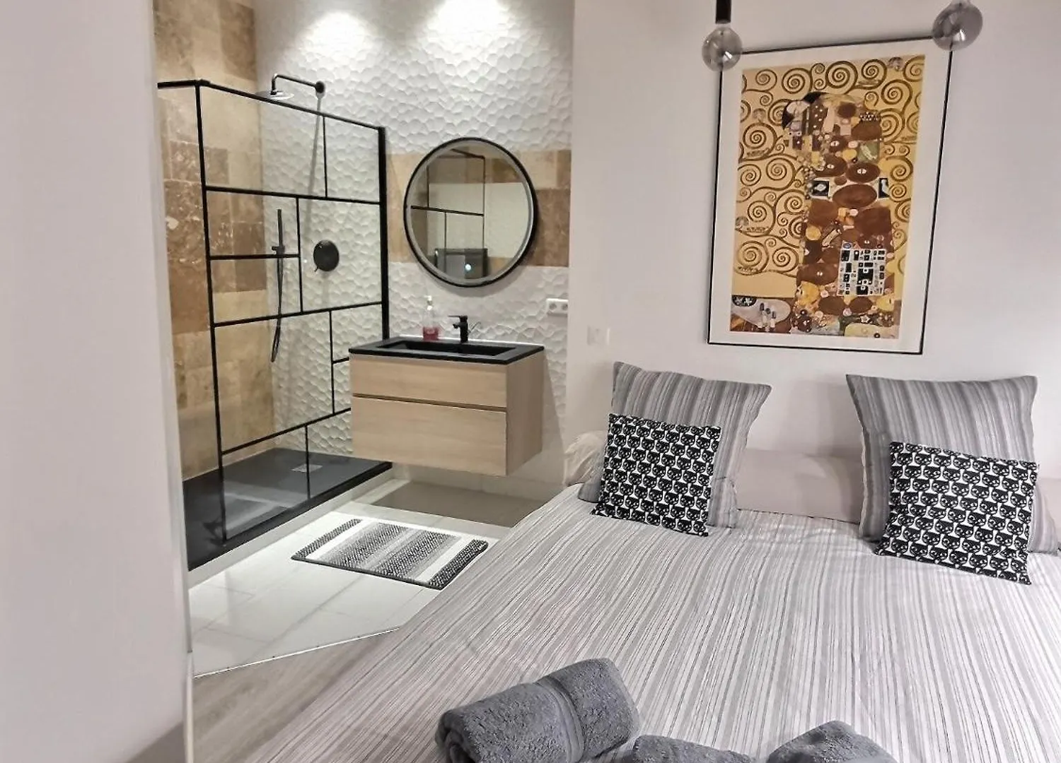 Appartement T2 Panier Vieux Port Renove Marseilles Apartment